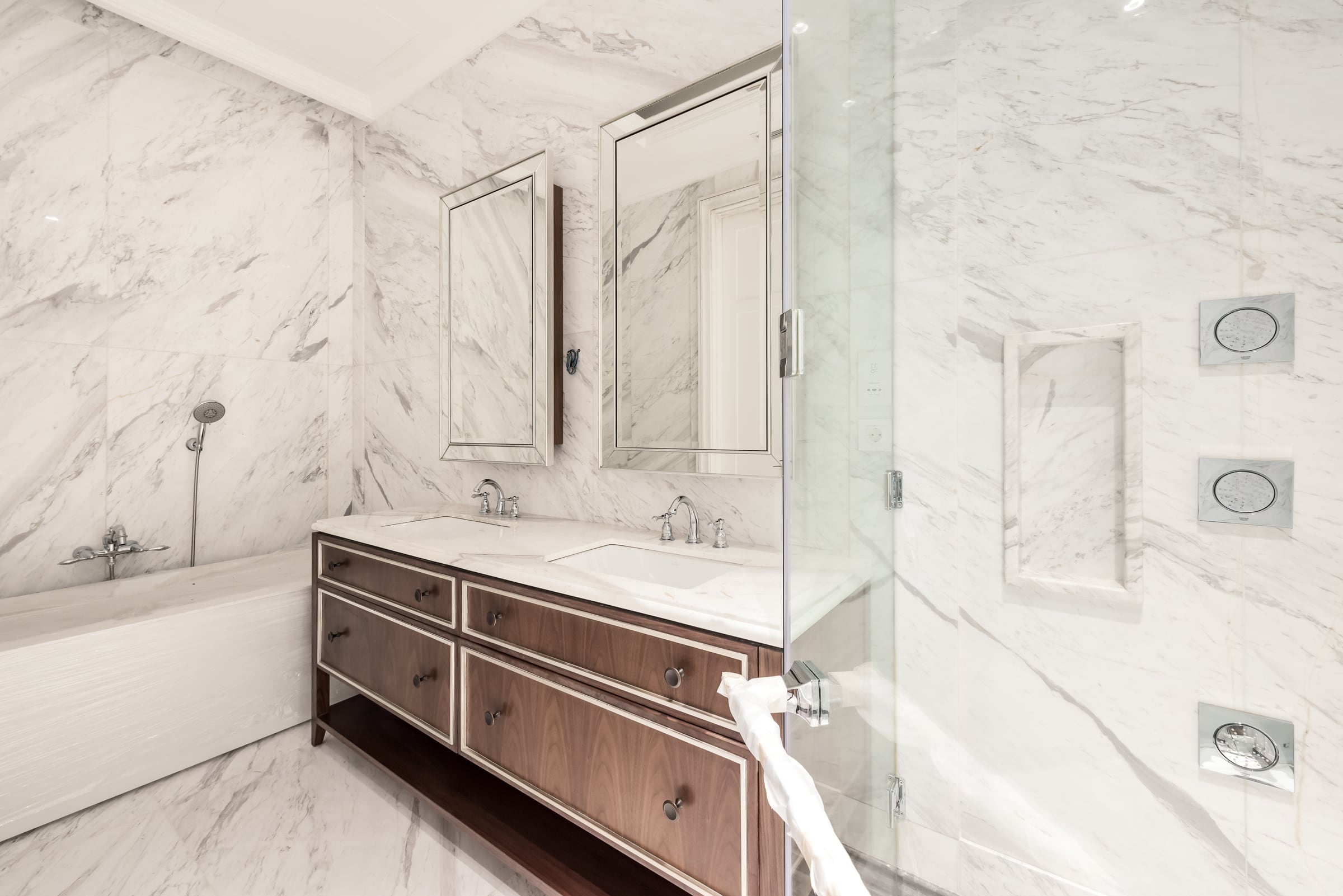 Le Parc Residence Living Space